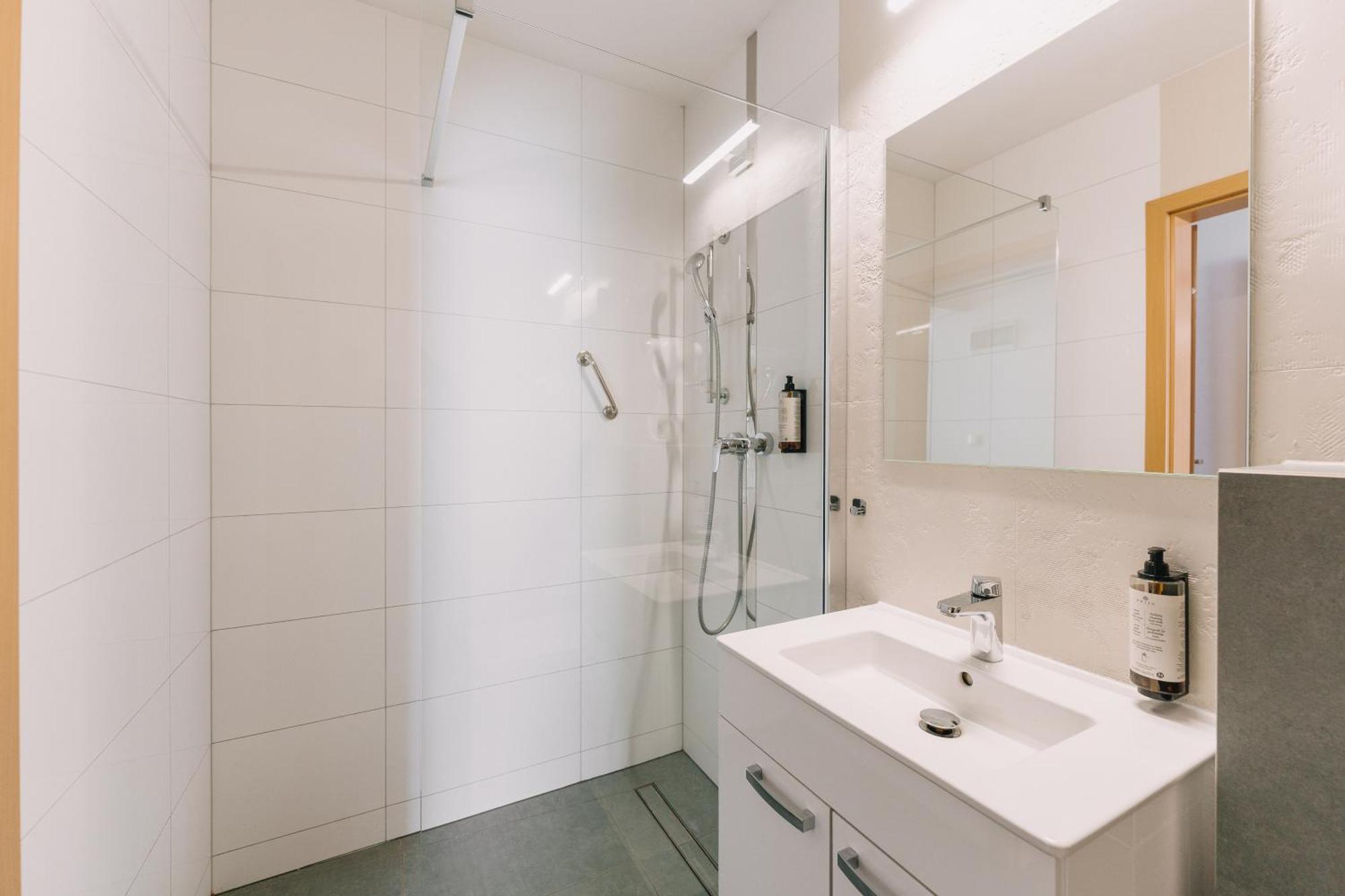 Hotel Tanzanit Jesiona Екстериор снимка