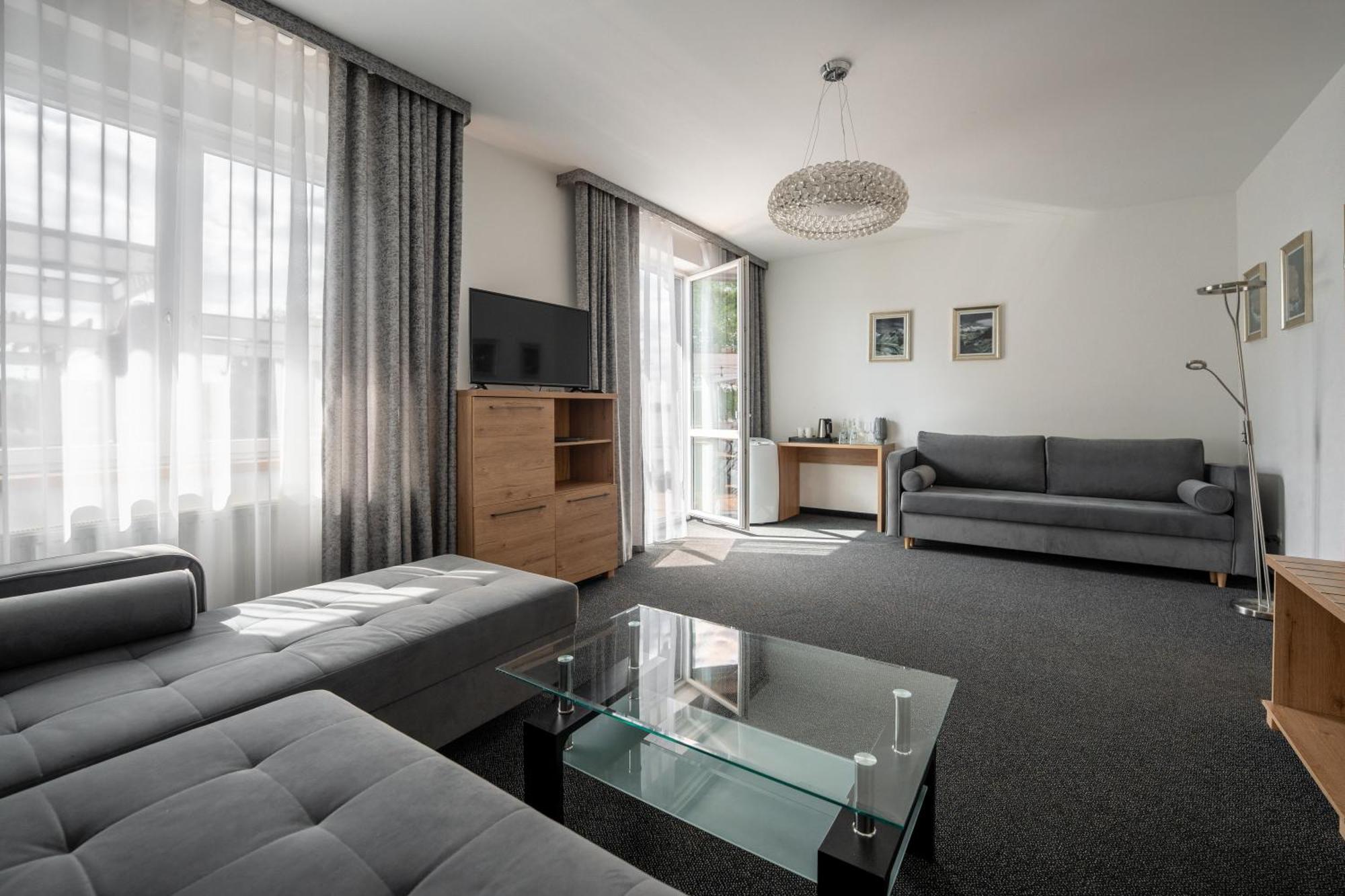 Hotel Tanzanit Jesiona Екстериор снимка
